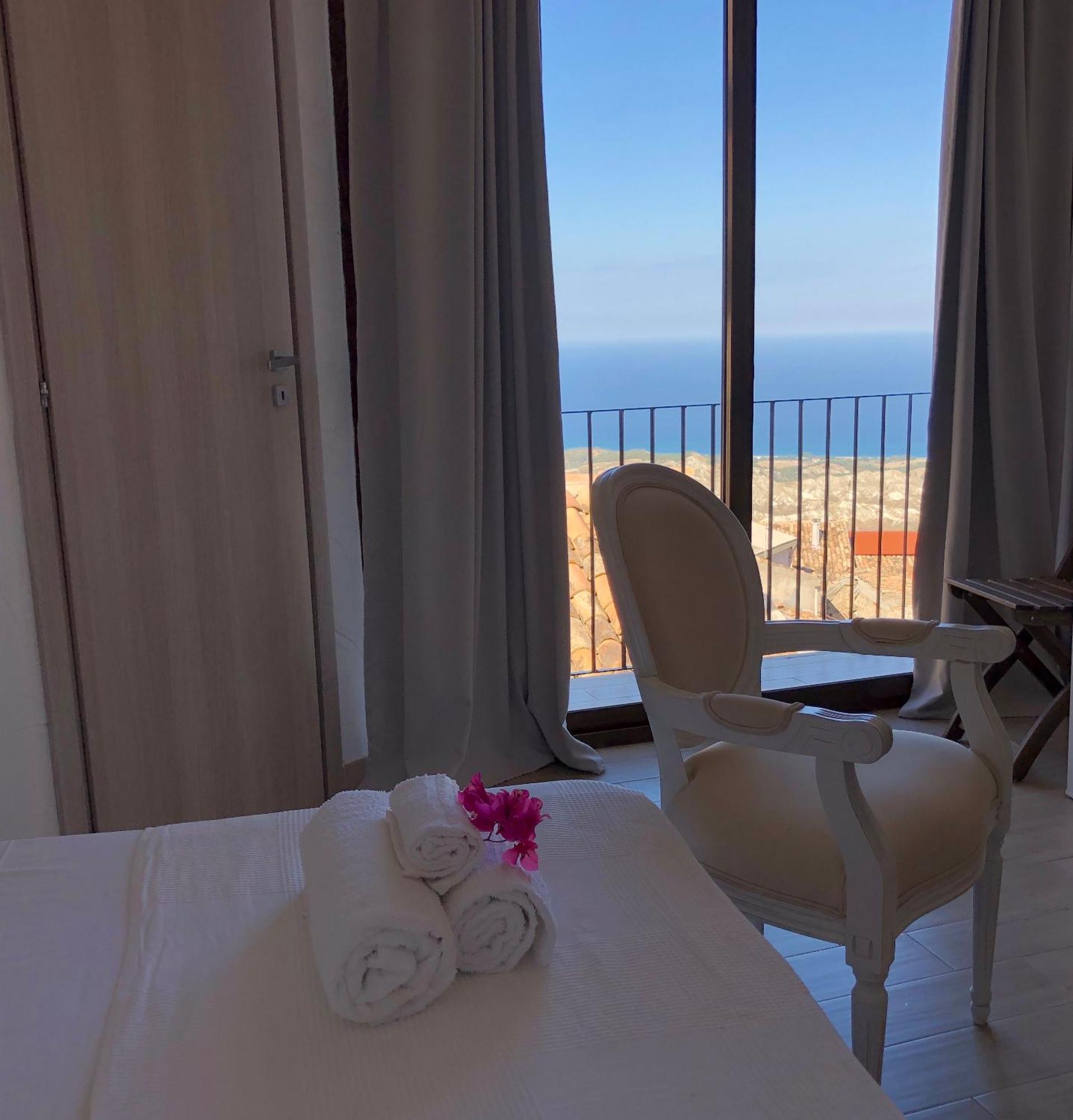 Perla Del Borgo Bed And Breakfast サンタ・カテリーナ・デッロ・イオーニオ エクステリア 写真
