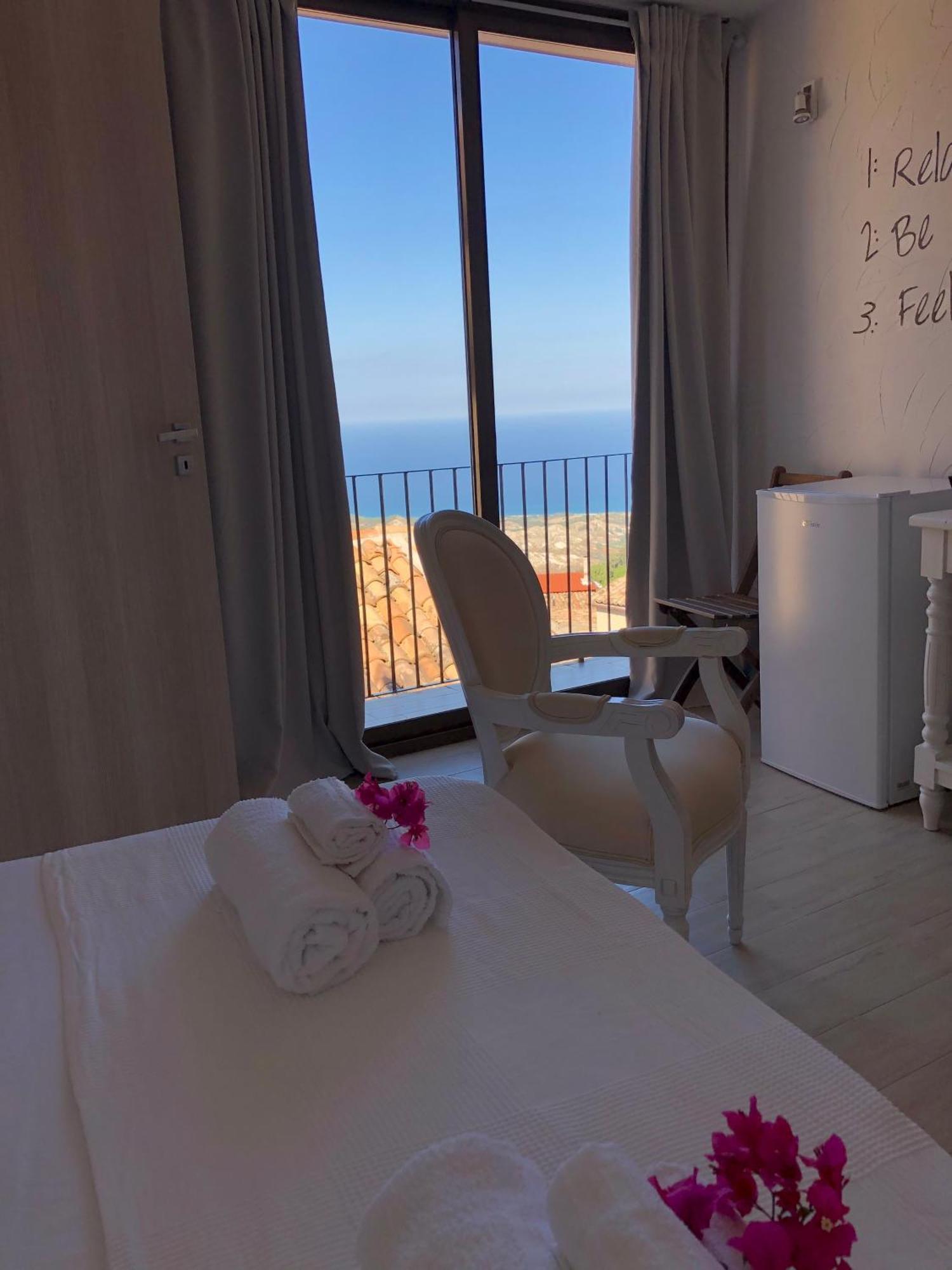 Perla Del Borgo Bed And Breakfast サンタ・カテリーナ・デッロ・イオーニオ エクステリア 写真