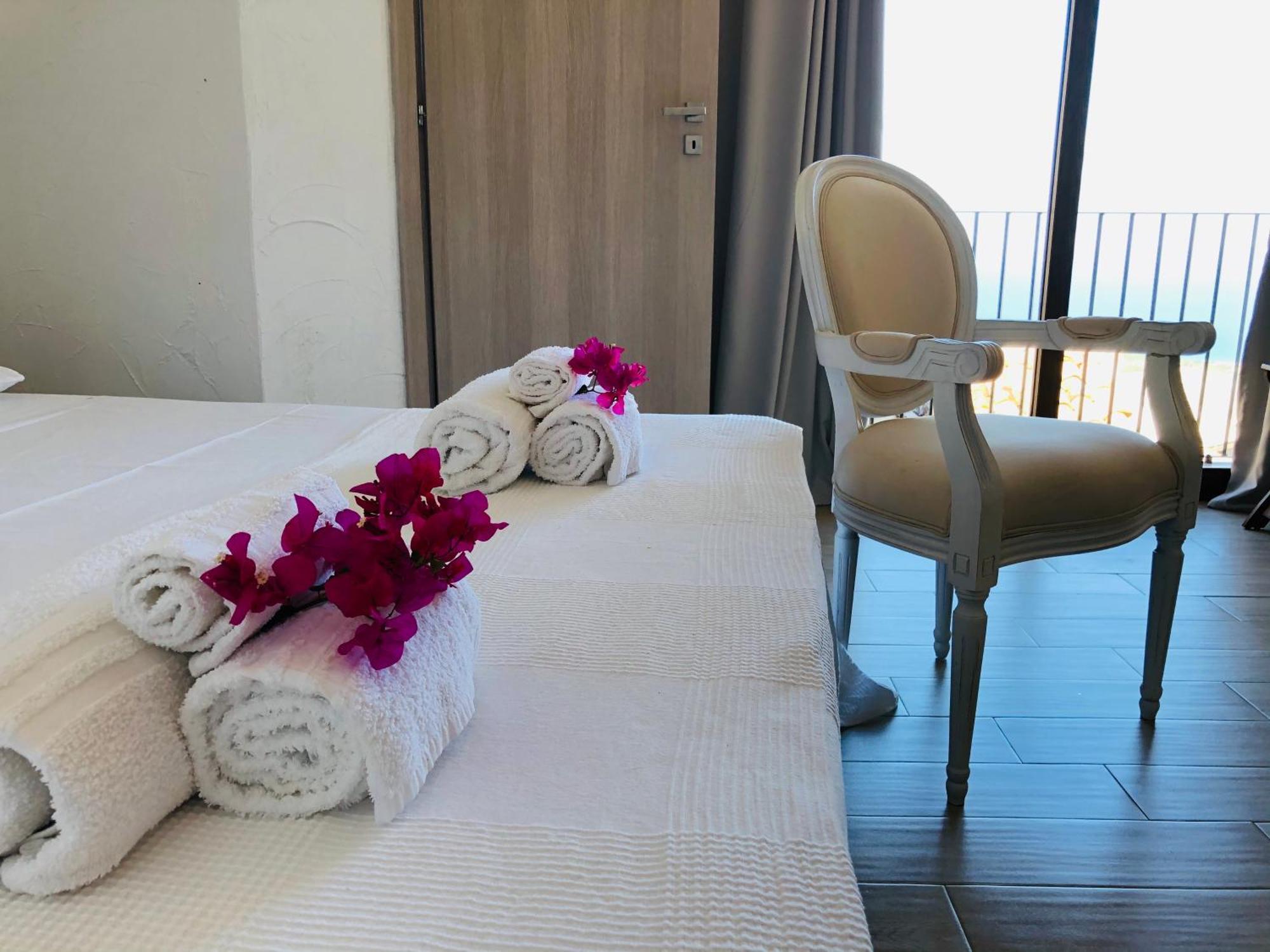 Perla Del Borgo Bed And Breakfast サンタ・カテリーナ・デッロ・イオーニオ エクステリア 写真